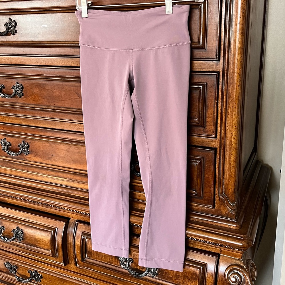Lululemon Wonder Under 21” Crops Size 4